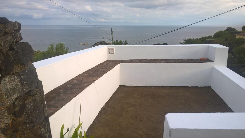 Monserrate - Galera Cottage Caloura Bagian luar foto
